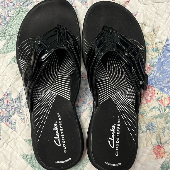 NEW Clark’s cloudsteppers size 6 BNWOB NEW. Adjustable strap - Picture 1 of 6